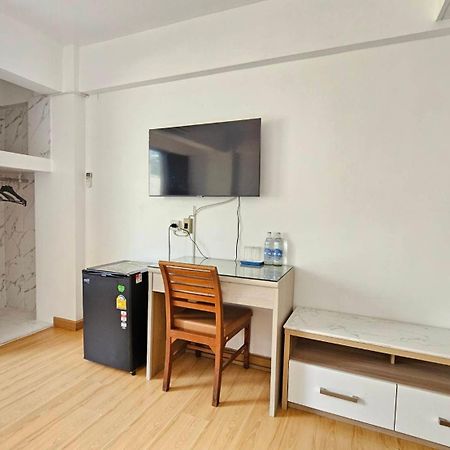 Crown Bts Nana Hotel Bangkok Exteriör bild